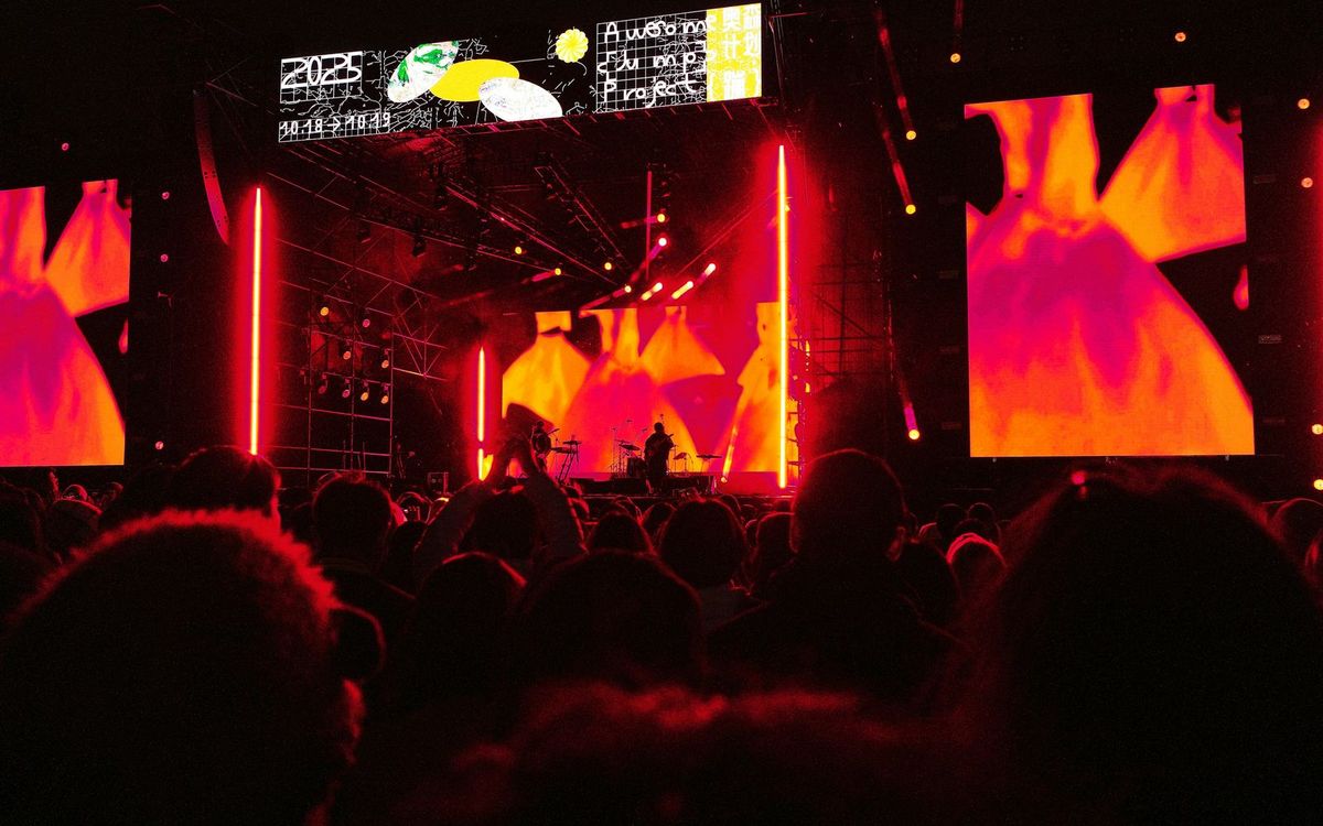 Rental and stage screens